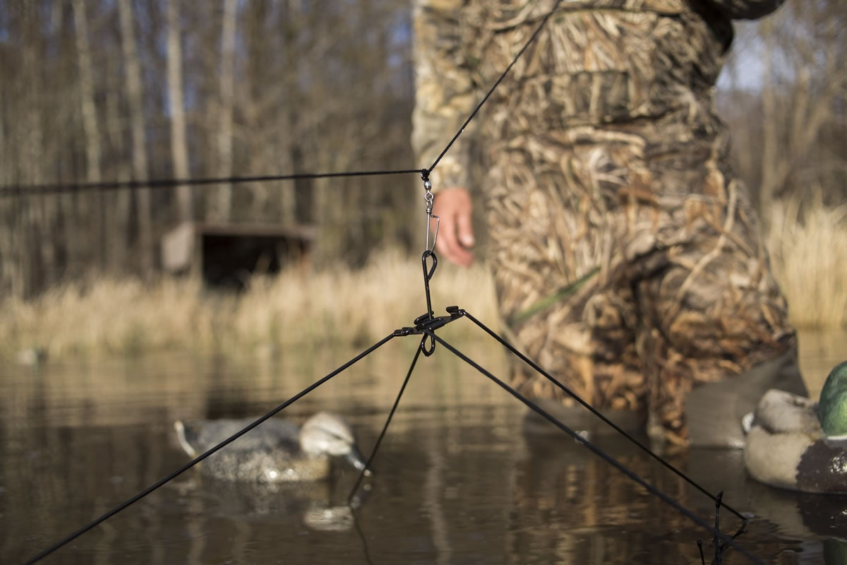 MOJO Jerk-A-Spreader Decoy Spreader – Feathers & Antlers Outdoors